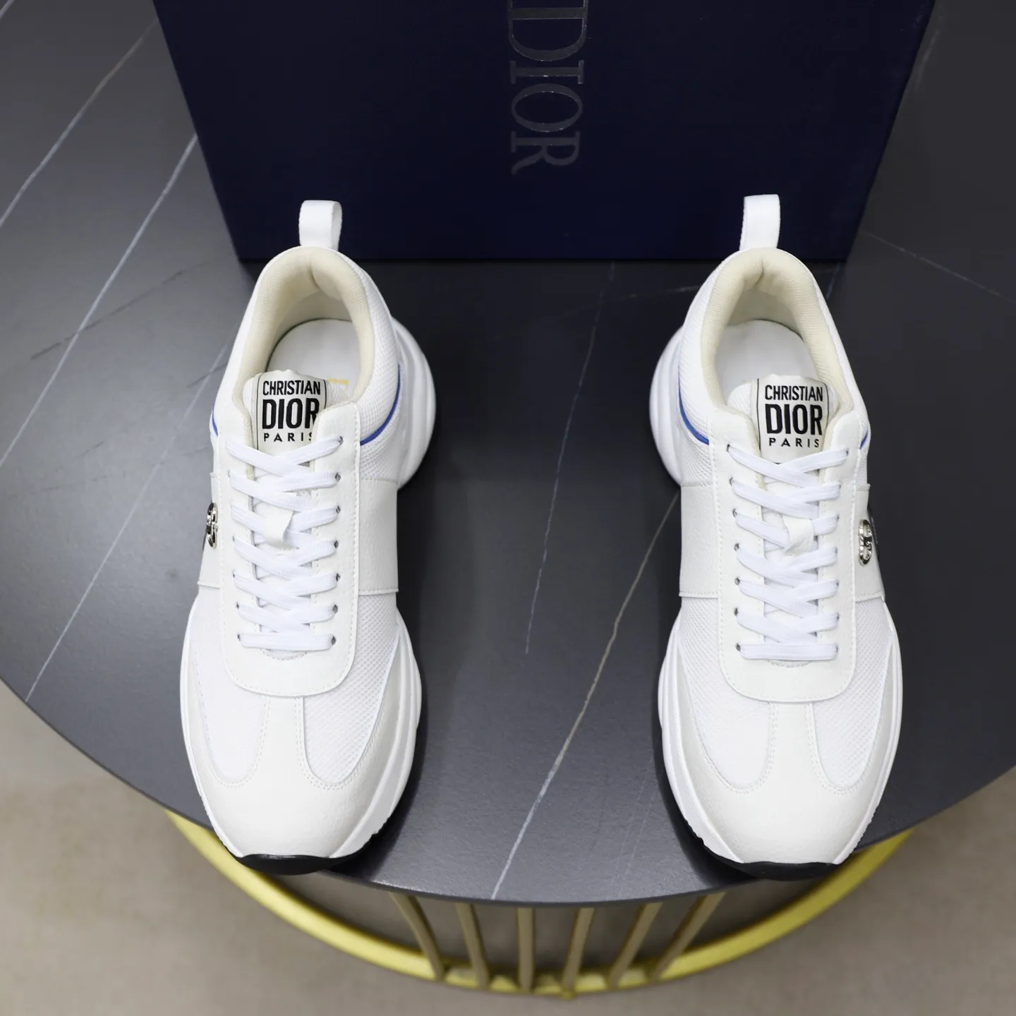 Ex-factory price: 462💰🙅‍♂️🙅‍♂️🙅‍♂️ Brand: Dior DIOR Standard code: 38-44 (45 customized) Grade: Same as the official website Material: Original leather splicing Comfortable and breathable lining Original wear-resistant outsole Style category: Men's fashionable casual shoes Running sneakers Noble luxury brand elements Top luxury Color: actual picture color